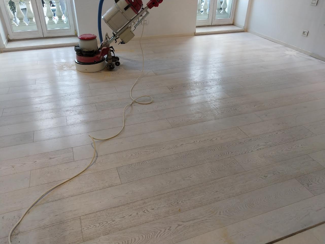 photo d'un chantier ponçage de parquet